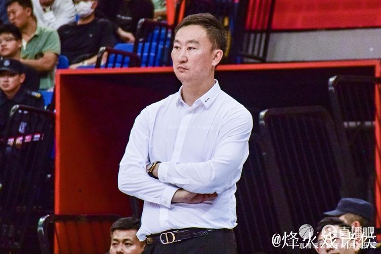 米奇：我爱我们的球队，教练刘维伟在喝茶的时候教了我很多